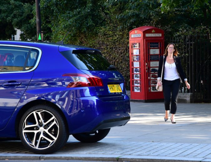 Peugeot’s Tiny Phone-Box Car Dealership Peugeot Launches World’s Smallest Car Dealership 00002 675x518 1