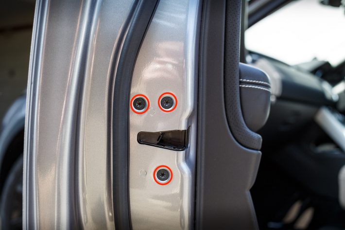 How to Replace Range Rover Evoque Door Locks Mechanisms Replace Range Rover Evoque Door Locks 2