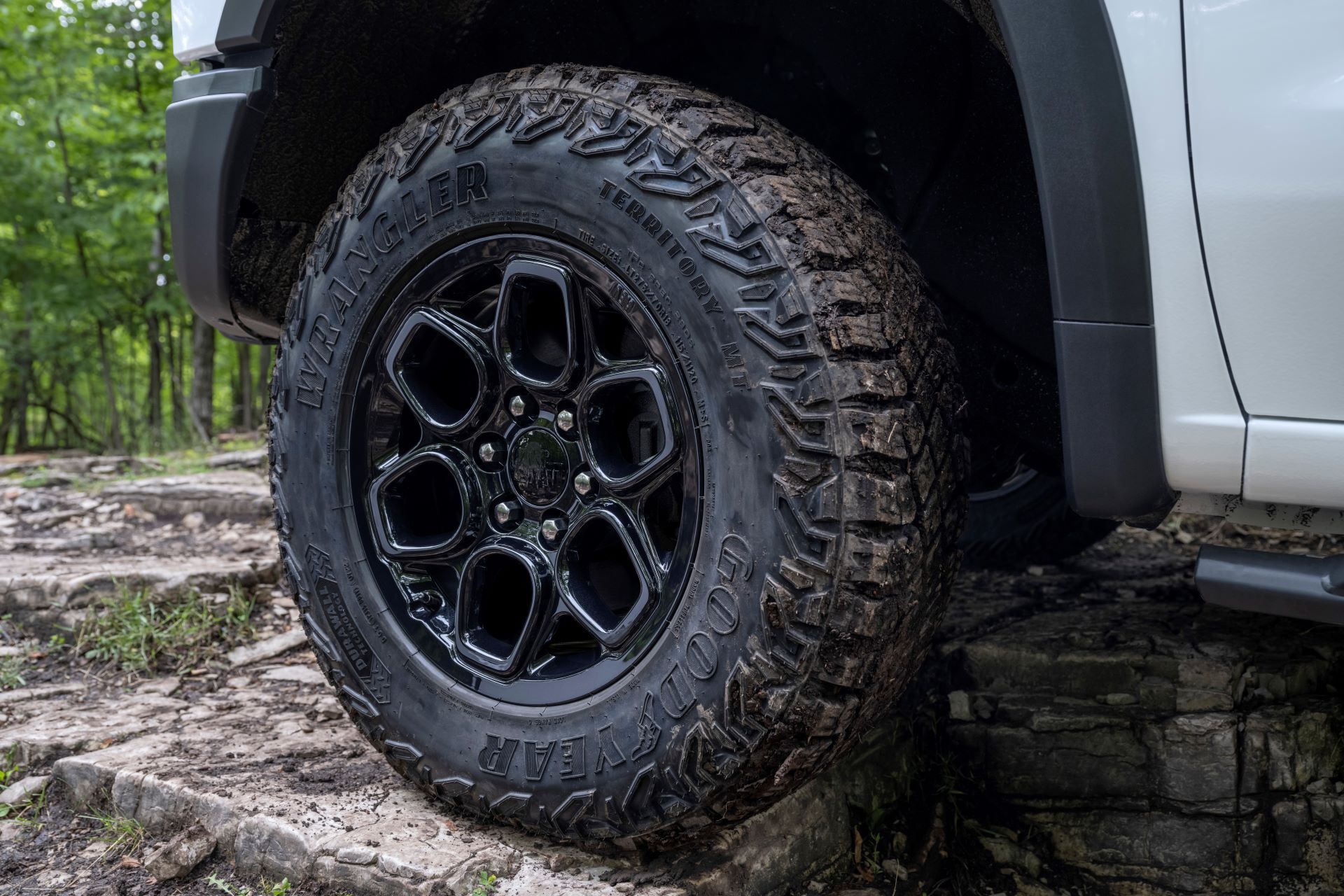 Bolt Pattern Silverado 🏎️ Exact Tire Size, Rim Size, Wheel Offset