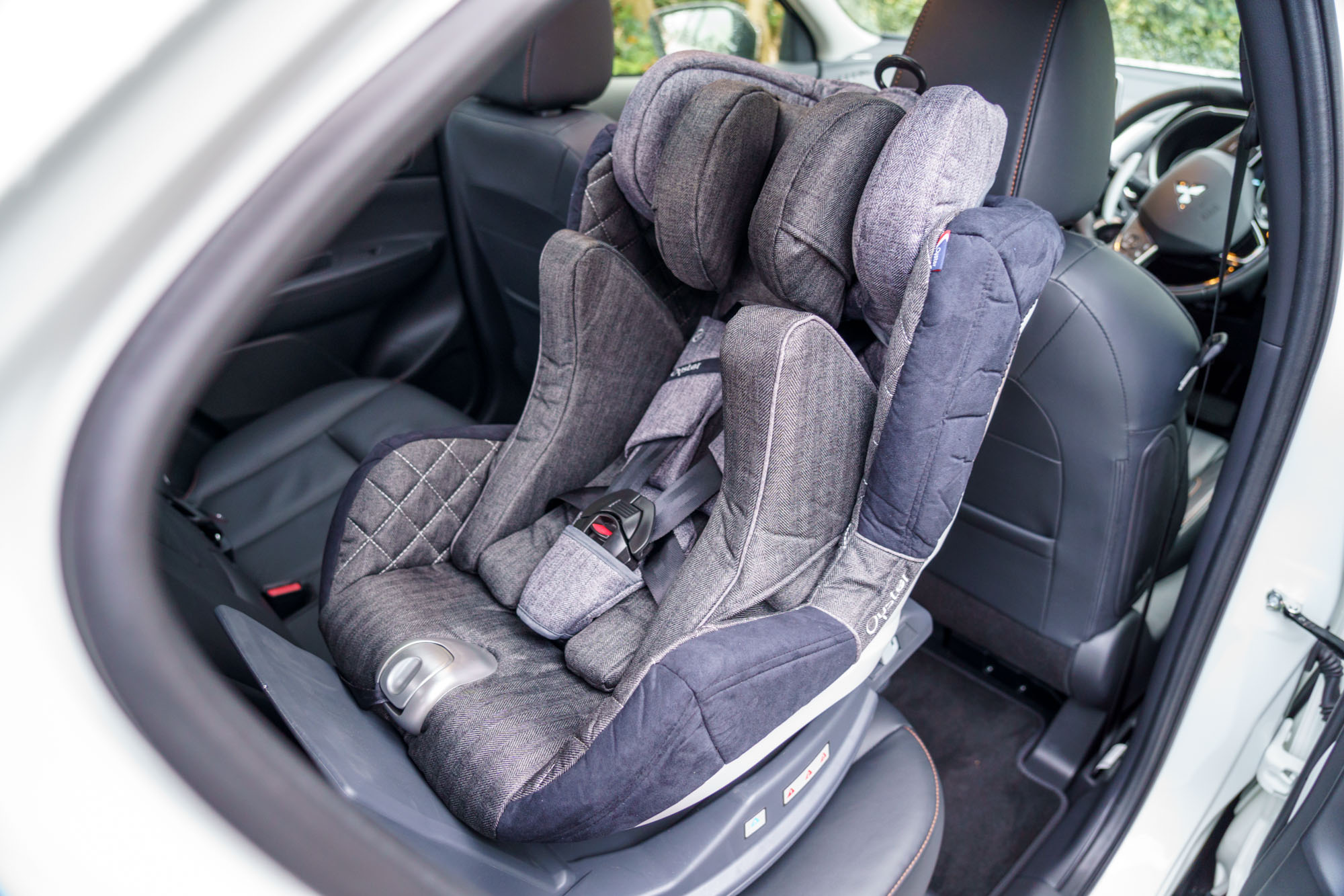 Oyster Carapace Isofix Base 2024 elgincountymidwives