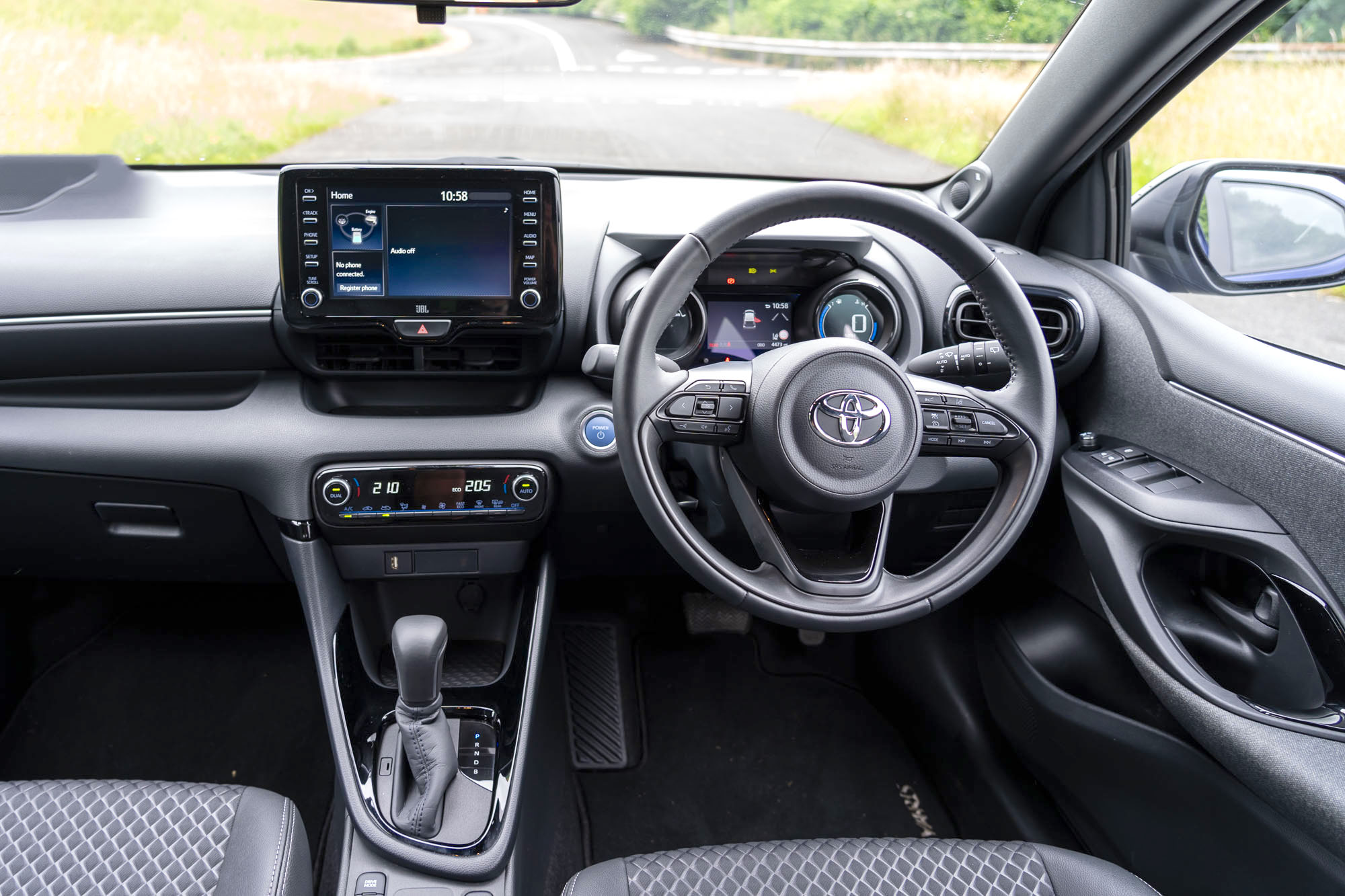 Toyota Yaris Hybrid Dynamic 🏎️