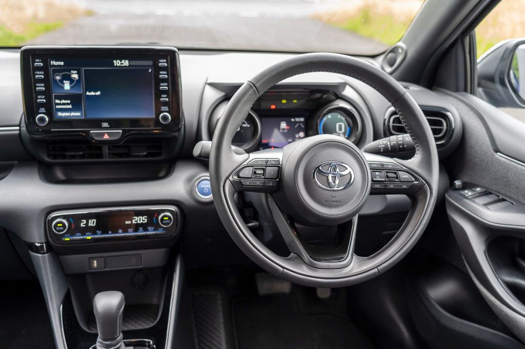 Toyota Yaris Hybrid Dynamic Review