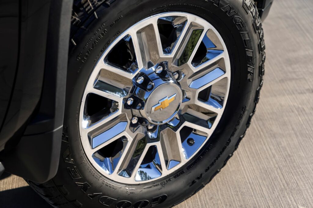 Bolt Pattern Silverado 🏎️ Exact Tire Size, Rim Size, Wheel Offset